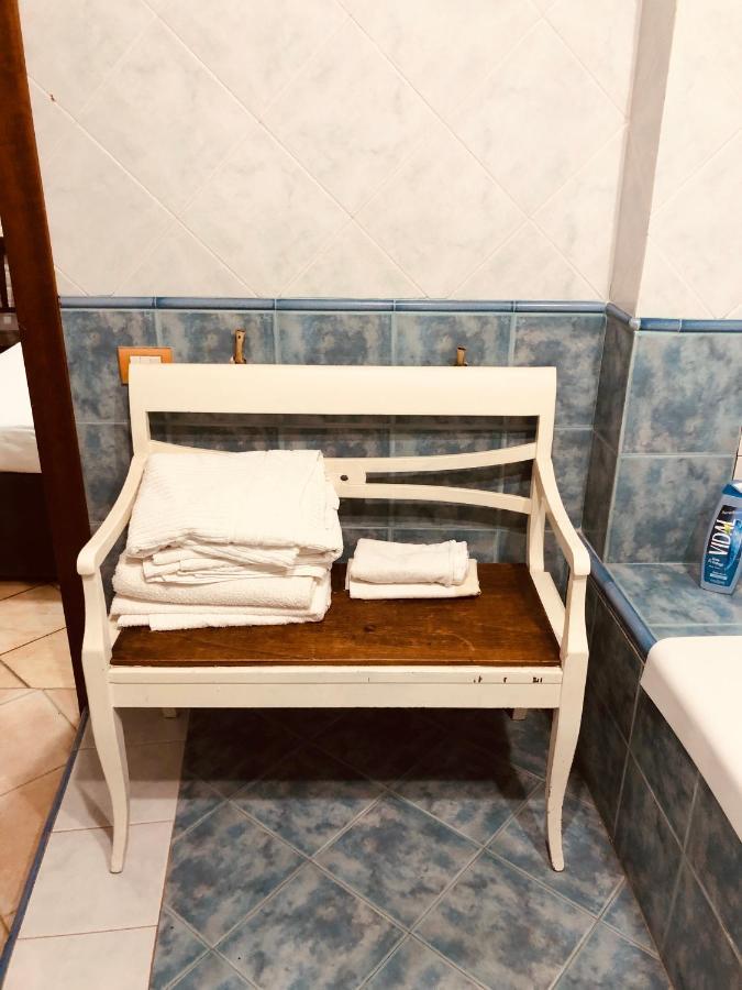 L’alloggio di Tina Hotel Napoli Esterno foto