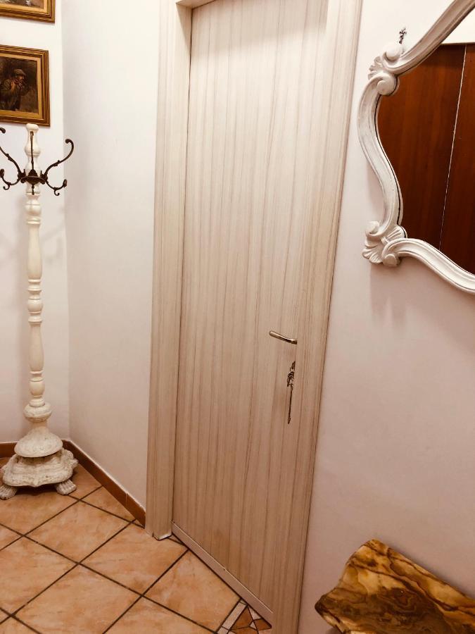 L’alloggio di Tina Hotel Napoli Esterno foto